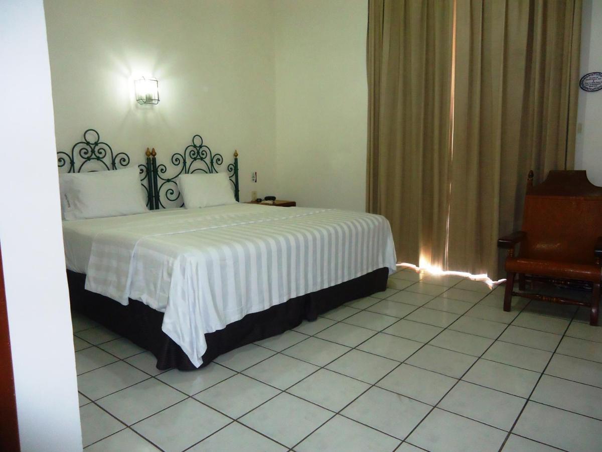 Hotel Concierge Plaza Colima Exterior photo